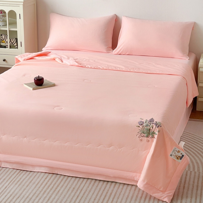 91家纺网 家纺一手货源 找家纺 易展家居 2026新款水洗棉大豆纤维夏被 蝶语花香-粉色