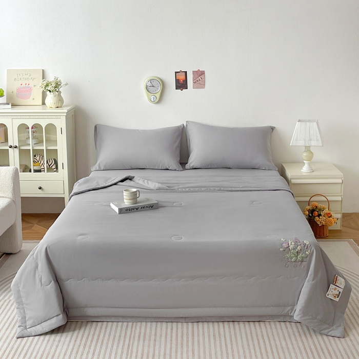 91家纺网 家纺一手货源 找家纺 易展家居 2026新款水洗棉大豆纤维夏被 蝶语花香-灰色