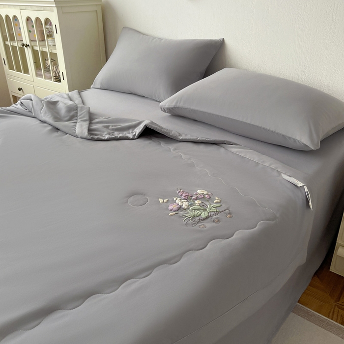 91家纺网 家纺一手货源 找家纺 易展家居 2026新款水洗棉大豆纤维夏被 蝶语花香-灰色