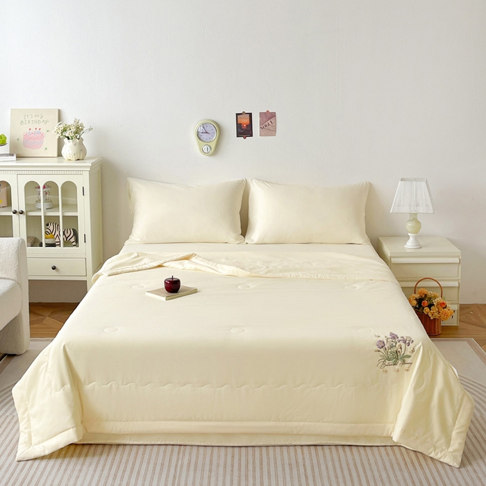 91家纺网 家纺一手货源 找家纺 易展家居 2026新款水洗棉大豆纤维夏被 蝶语花香-浅黄