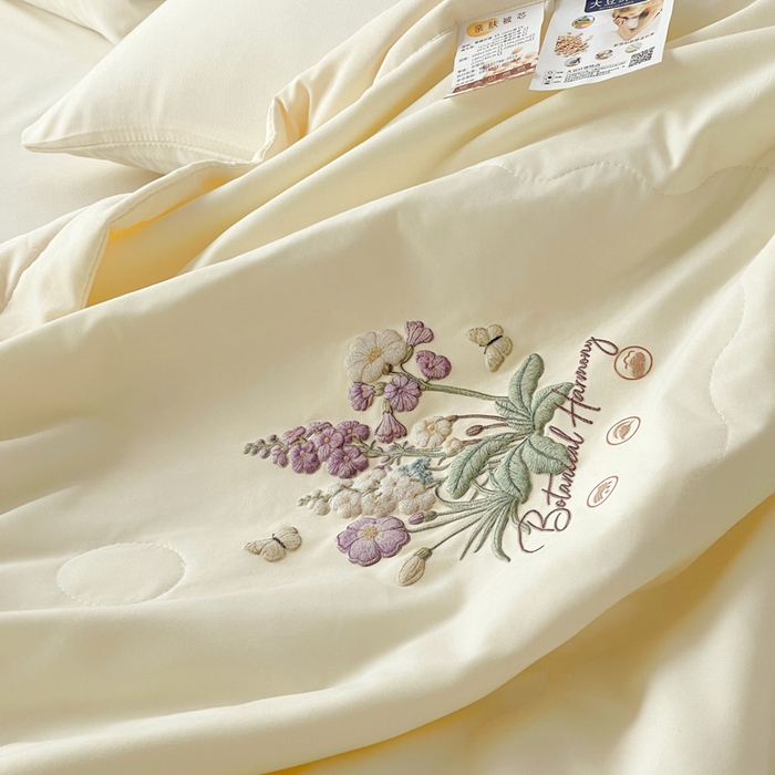 91家纺网 家纺一手货源 找家纺 易展家居 2026新款水洗棉大豆纤维夏被 蝶语花香-浅黄