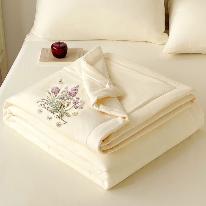 91家纺网 家纺一手货源 找家纺 易展家居 2026新款水洗棉大豆纤维夏被 蝶语花香-浅黄