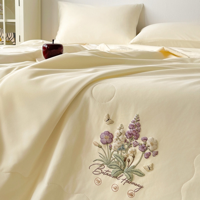 91家纺网 家纺一手货源 找家纺 易展家居 2026新款水洗棉大豆纤维夏被 蝶语花香-浅黄