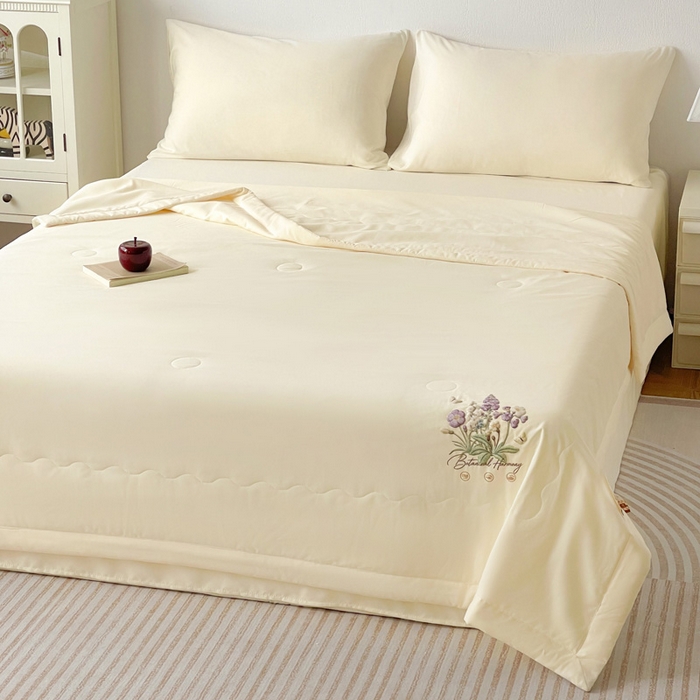 91家纺网 家纺一手货源 找家纺 易展家居 2026新款水洗棉大豆纤维夏被 蝶语花香-浅黄