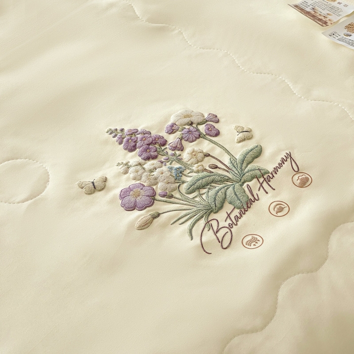 91家纺网 家纺一手货源 找家纺 易展家居 2026新款水洗棉大豆纤维夏被 蝶语花香-浅黄