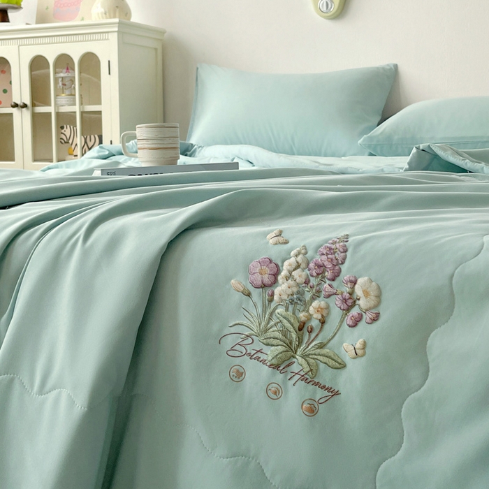 91家纺网 家纺一手货源 找家纺 易展家居 2026新款水洗棉大豆纤维夏被 蝶语花香-青色