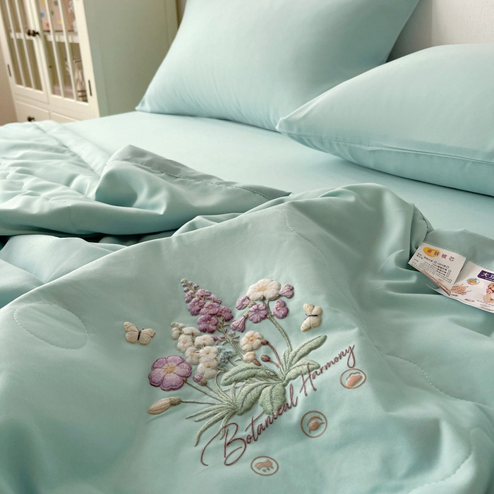 91家纺网 家纺一手货源 找家纺 易展家居 2026新款水洗棉大豆纤维夏被 蝶语花香-青色