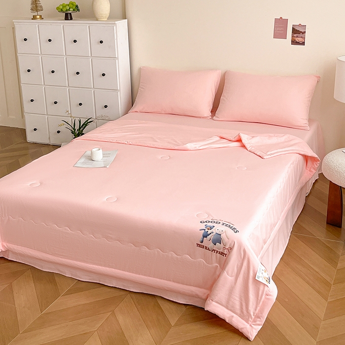 91家纺网 家纺一手货源 找家纺 易展家居 2026新款水洗棉大豆纤维夏被 布偶乐园-粉色