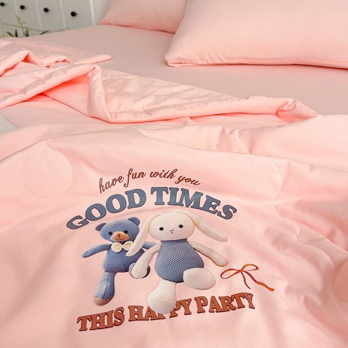 91家纺网 家纺一手货源 找家纺 易展家居 2026新款水洗棉大豆纤维夏被 布偶乐园-粉色