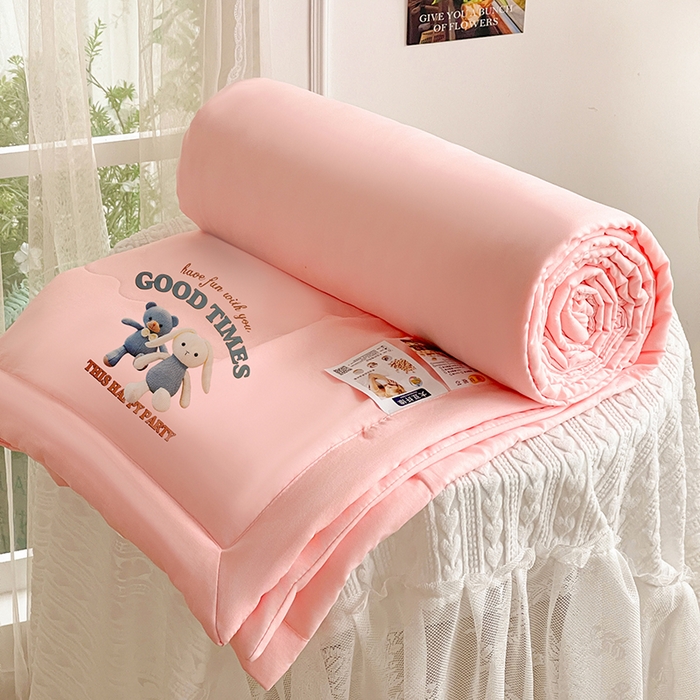 91家纺网 家纺一手货源 找家纺 易展家居 2026新款水洗棉大豆纤维夏被 布偶乐园-粉色