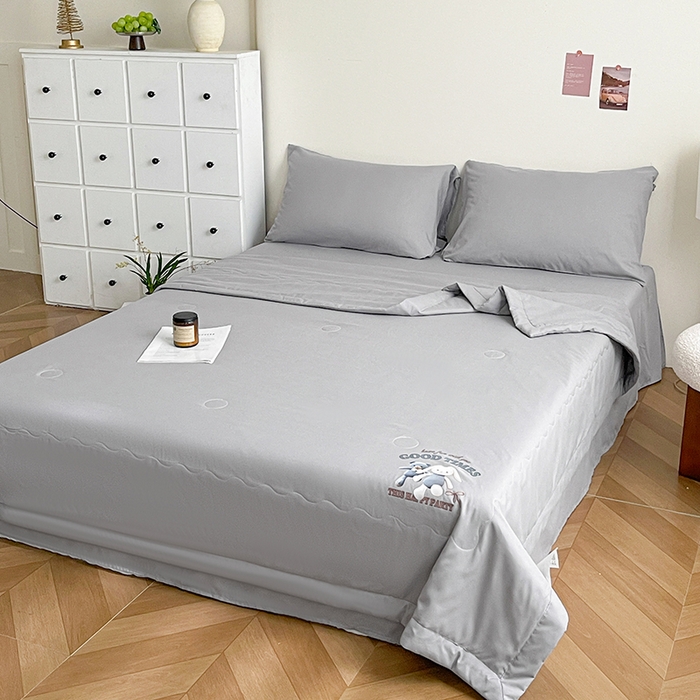 91家纺网 家纺一手货源 找家纺 易展家居 2026新款水洗棉大豆纤维夏被 布偶乐园-灰色