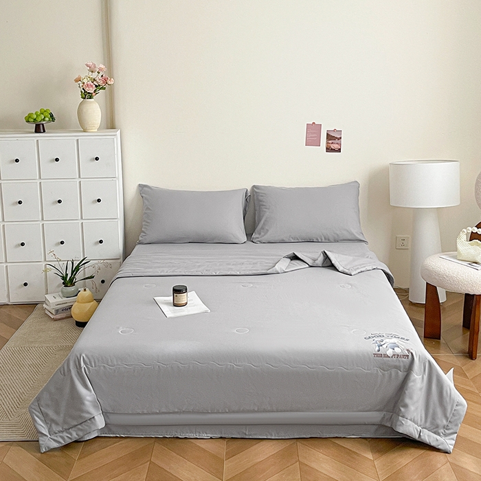 91家纺网 家纺一手货源 找家纺 易展家居 2026新款水洗棉大豆纤维夏被 布偶乐园-灰色