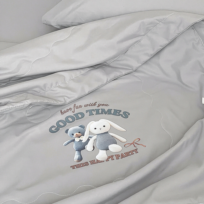 91家纺网 家纺一手货源 找家纺 易展家居 2026新款水洗棉大豆纤维夏被 布偶乐园-灰色