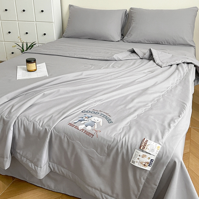 91家纺网 家纺一手货源 找家纺 易展家居 2026新款水洗棉大豆纤维夏被 布偶乐园-灰色