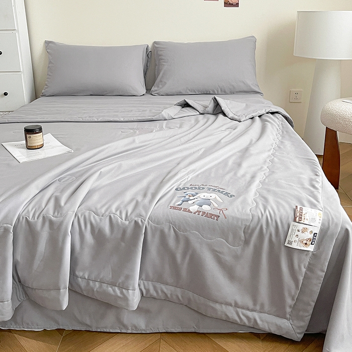 91家纺网 家纺一手货源 找家纺 易展家居 2026新款水洗棉大豆纤维夏被 布偶乐园-灰色