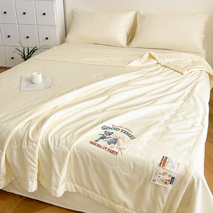 91家纺网 家纺一手货源 找家纺 易展家居 2026新款水洗棉大豆纤维夏被 布偶乐园-浅黄