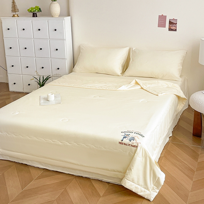 91家纺网 家纺一手货源 找家纺 易展家居 2026新款水洗棉大豆纤维夏被 布偶乐园-浅黄