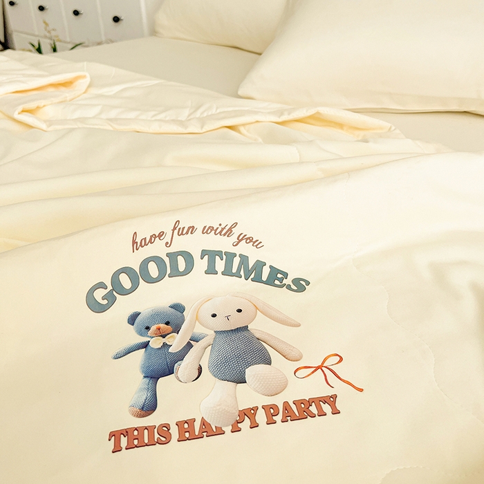 91家纺网 家纺一手货源 找家纺 易展家居 2026新款水洗棉大豆纤维夏被 布偶乐园-浅黄