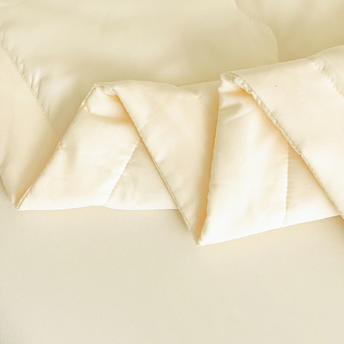 91家纺网 家纺一手货源 找家纺 易展家居 2026新款水洗棉大豆纤维夏被 布偶乐园-浅黄