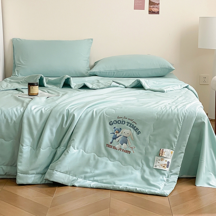 91家纺网 家纺一手货源 找家纺 易展家居 2026新款水洗棉大豆纤维夏被 布偶乐园-青色