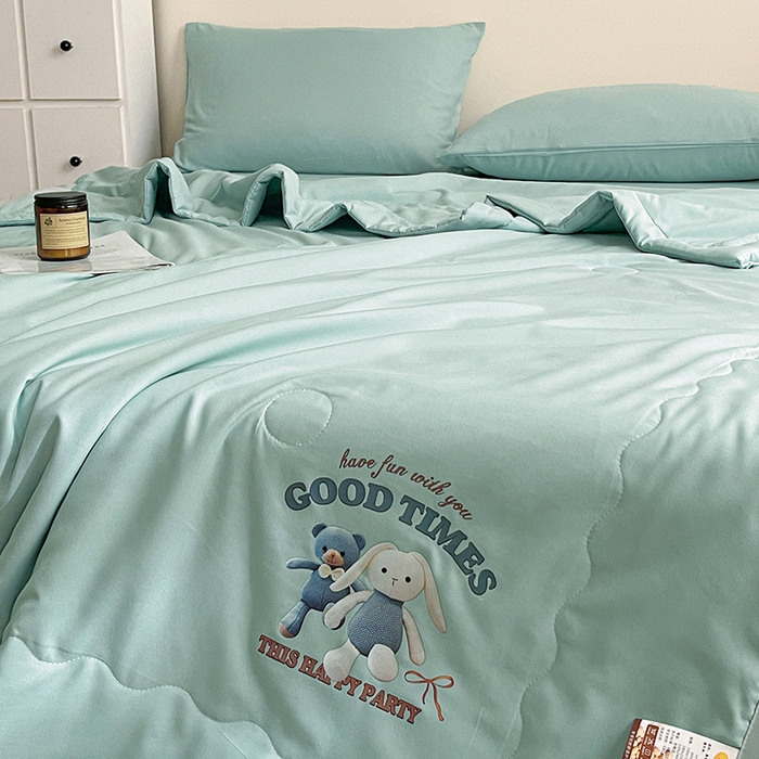 91家纺网 家纺一手货源 找家纺 易展家居 2026新款水洗棉大豆纤维夏被 布偶乐园-青色