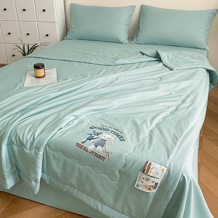 91家纺网 家纺一手货源 找家纺 易展家居 2026新款水洗棉大豆纤维夏被 布偶乐园-青色