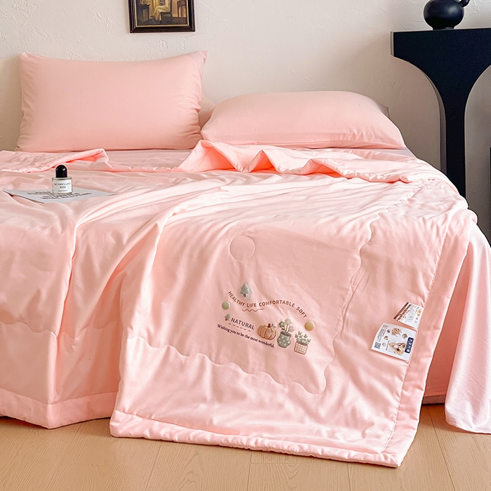 91家纺网 家纺一手货源 找家纺 易展家居 2026新款水洗棉大豆纤维夏被 田园生活-粉色