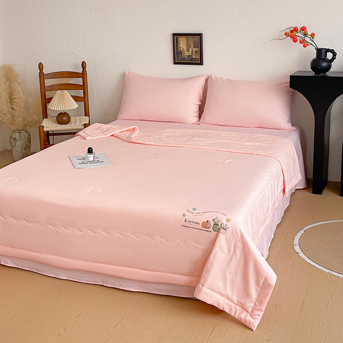 91家纺网 家纺一手货源 找家纺 易展家居 2026新款水洗棉大豆纤维夏被 田园生活-粉色