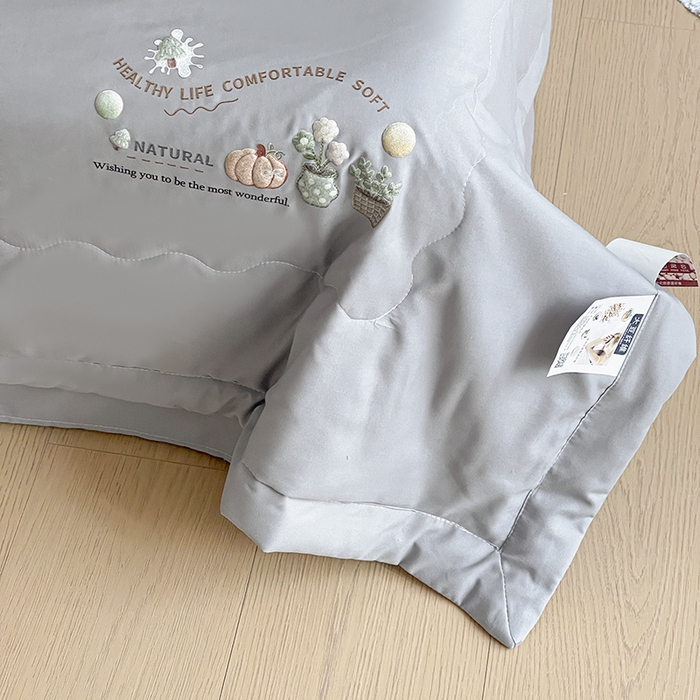 91家纺网 家纺一手货源 找家纺 易展家居 2026新款水洗棉大豆纤维夏被 田园生活-灰色