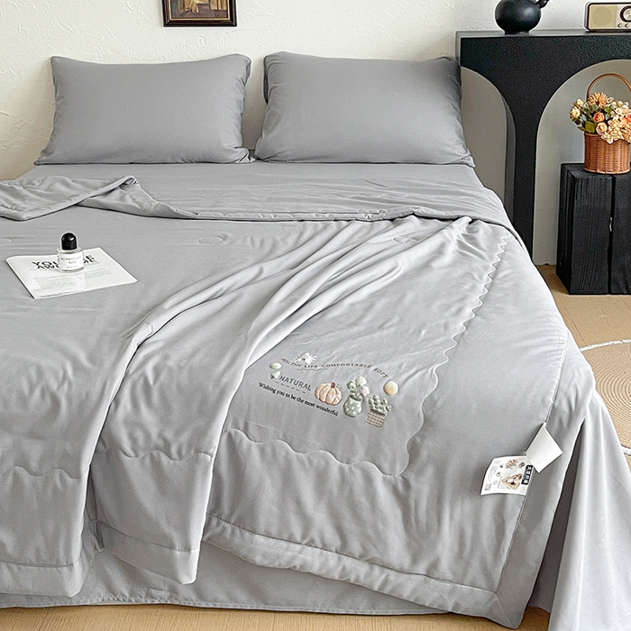 91家纺网 家纺一手货源 找家纺 易展家居 2026新款水洗棉大豆纤维夏被 田园生活-灰色