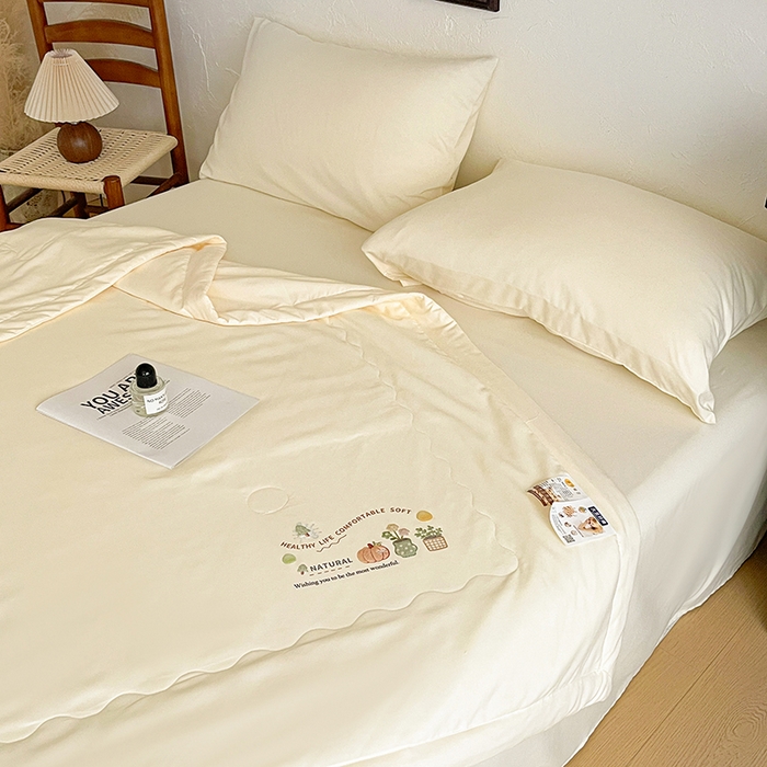 91家纺网 家纺一手货源 找家纺 易展家居 2026新款水洗棉大豆纤维夏被 田园生活-浅黄