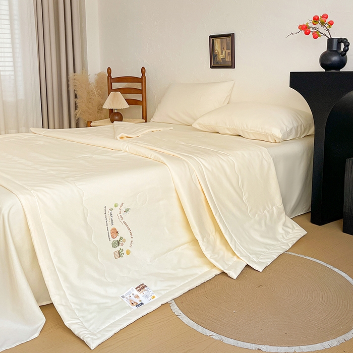 91家纺网 家纺一手货源 找家纺 易展家居 2026新款水洗棉大豆纤维夏被 田园生活-浅黄