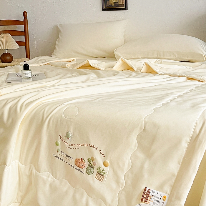 91家纺网 家纺一手货源 找家纺 易展家居 2026新款水洗棉大豆纤维夏被 田园生活-浅黄