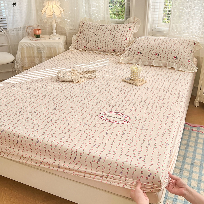 91家纺网 家纺一手货源 找家纺 （总）圣比熊 2026新款A类云朵棉亲肤四季款刺绣床笠席梦思床罩全包床单三件套,花漾甜心（刺绣款）,花间集-粉（刺绣款）,爱丽丝-粉（刺绣款）,巴黎之恋（刺绣款）,薄荷之夏（刺绣款）,春日暖阳（刺绣款）,秘密花园（刺绣款）,芊芊花海（刺绣款）,欣欣花语-紫（刺绣款）,组合