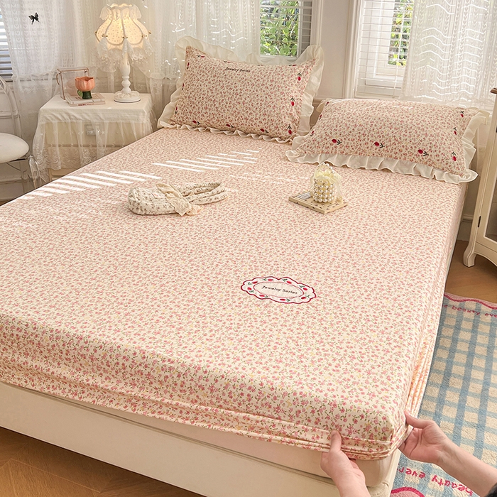 91家纺网 家纺一手货源 找家纺 （总）圣比熊 2026新款A类云朵棉亲肤四季款刺绣床笠席梦思床罩全包床单三件套