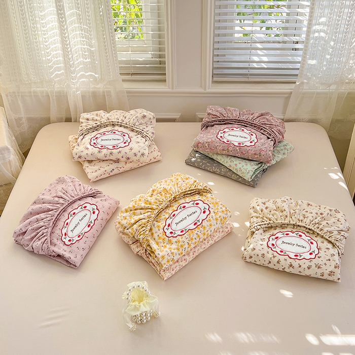 91家纺网 家纺一手货源 找家纺 圣比熊 2026新款A类云朵棉亲肤四季款刺绣床笠席梦思床罩全包床单三件套 组合