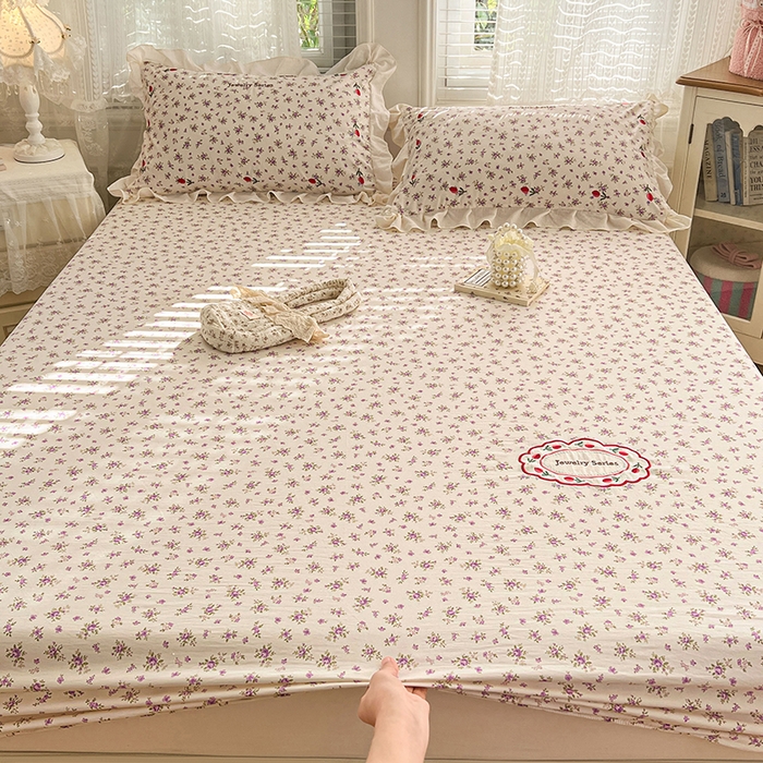91家纺网 家纺一手货源 找家纺 圣比熊 2026新款A类云朵棉亲肤四季款刺绣床笠席梦思床罩全包床单三件套 欣欣花语-紫（刺绣款）