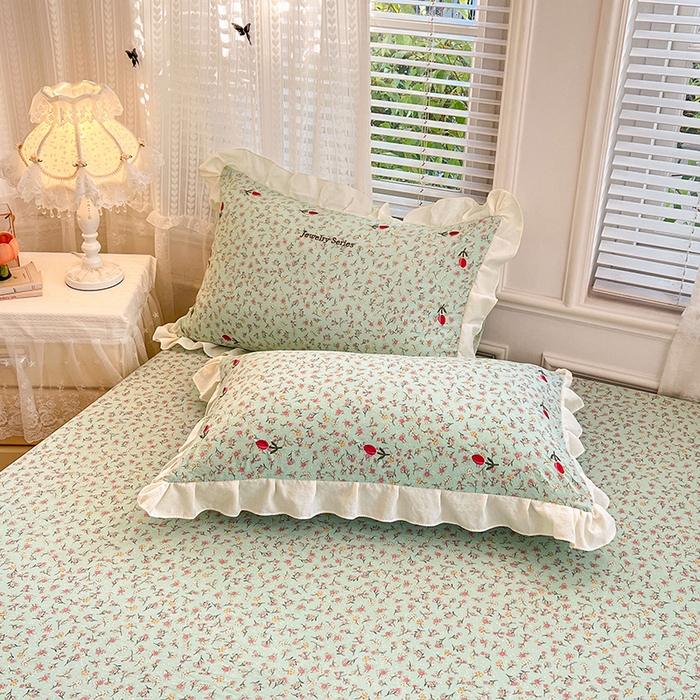 91家纺网 家纺一手货源 找家纺 圣比熊 2026新款A类云朵棉亲肤四季款刺绣床笠席梦思床罩全包床单三件套 薄荷之夏（刺绣款）