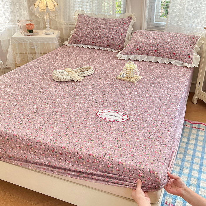 圣比熊 2026新款A类云朵棉亲肤四季款刺绣床笠席梦思床罩全包床单三件套 花间集-粉（刺绣款）