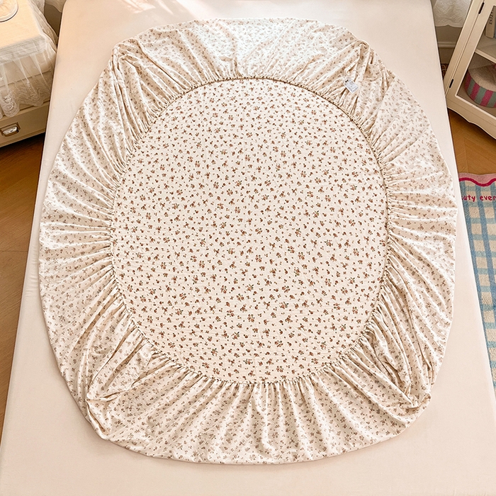 91家纺网 家纺一手货源 找家纺 圣比熊 2026新款A类云朵棉亲肤四季款刺绣床笠席梦思床罩全包床单三件套 巴黎之恋（刺绣款）