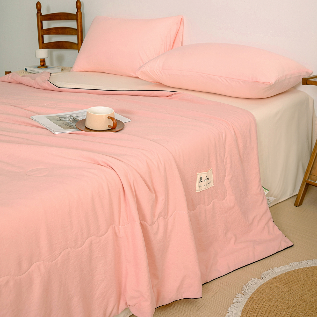 91家纺网 家纺一手货源 找家纺 易展家居 2026新款水洗棉新疆棉花夏被-嵌绳款 嵌绳-浅粉