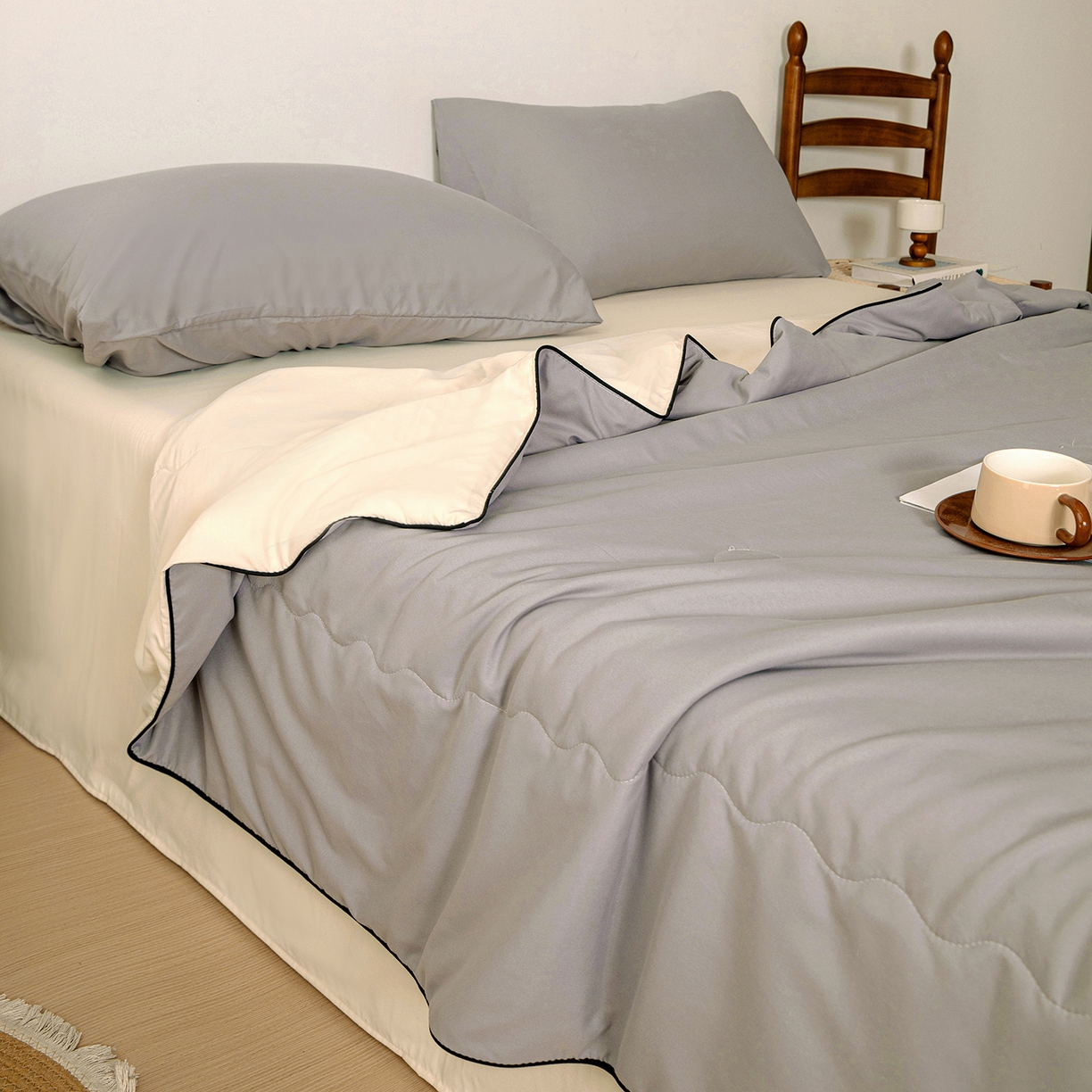 91家纺网 家纺一手货源 找家纺 易展家居 2026新款水洗棉新疆棉花夏被-嵌绳款 嵌绳-浅灰