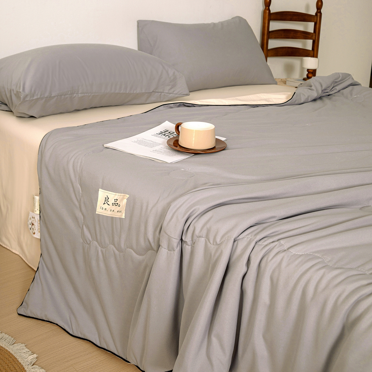 91家纺网 家纺一手货源 找家纺 易展家居 2026新款水洗棉新疆棉花夏被-嵌绳款 嵌绳-浅灰