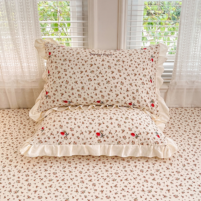 91家纺网 家纺一手货源 找家纺 圣比熊 2026新款A类云朵棉亲肤四季款刺绣床笠席梦思床罩全包床单三件套 巴黎之恋（刺绣款）