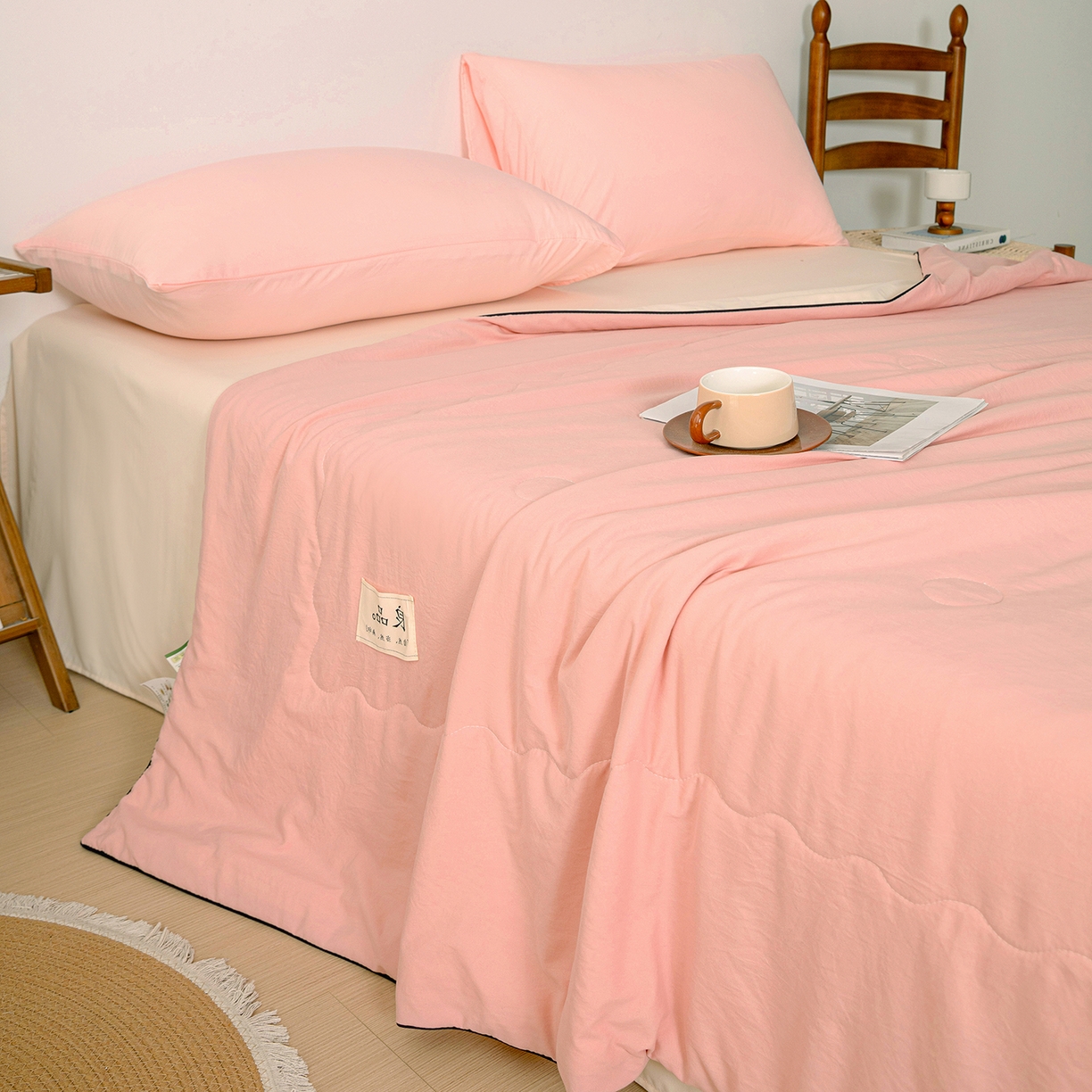 91家纺网 家纺一手货源 找家纺 易展家居 2026新款水洗棉新疆棉花夏被-嵌绳款 嵌绳-浅粉