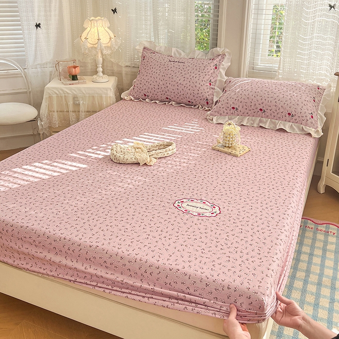 91家纺网 家纺一手货源 找家纺 （总）梦舒羽 2026新款A类云朵棉亲肤四季款刺绣床笠席梦思床罩全包床单三件套