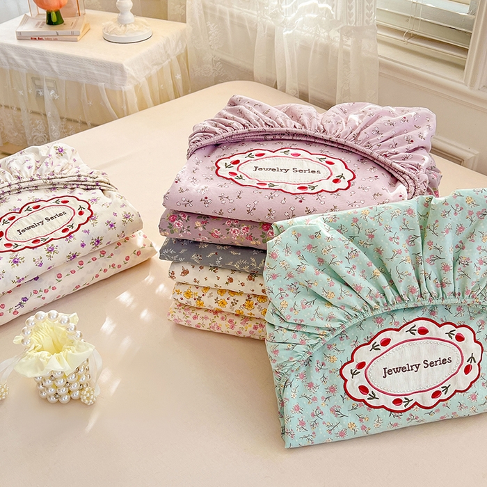 91家纺网 家纺一手货源 找家纺 梦舒羽 2026新款A类云朵棉亲肤四季款刺绣床笠席梦思床罩全包床单三件套 组合