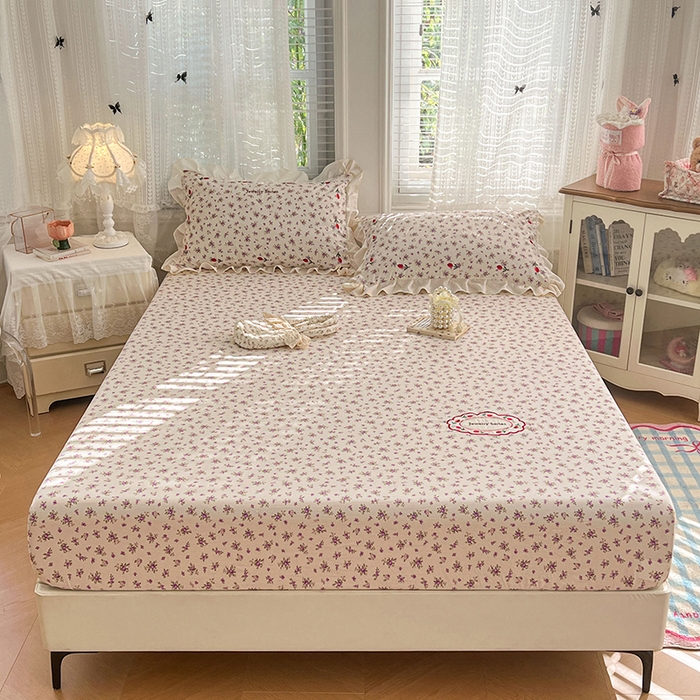 91家纺网 家纺一手货源 找家纺 梦舒羽 2026新款A类云朵棉亲肤四季款刺绣床笠席梦思床罩全包床单三件套 欣欣花语-紫（刺绣款）