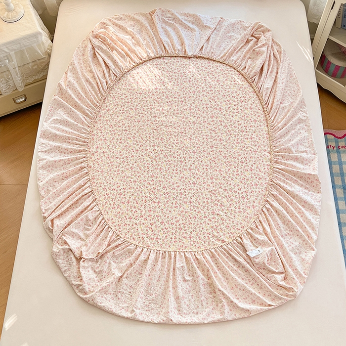 91家纺网 家纺一手货源 找家纺 梦舒羽 2026新款A类云朵棉亲肤四季款刺绣床笠席梦思床罩全包床单三件套 芊芊花海（刺绣款）