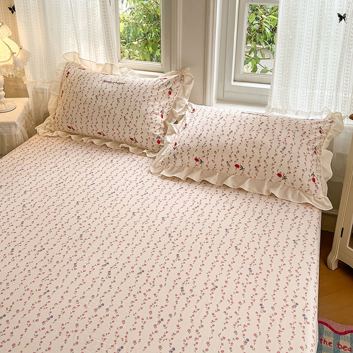 91家纺网 家纺一手货源 找家纺 梦舒羽 2026新款A类云朵棉亲肤四季款刺绣床笠席梦思床罩全包床单三件套 花漾甜心（刺绣款）